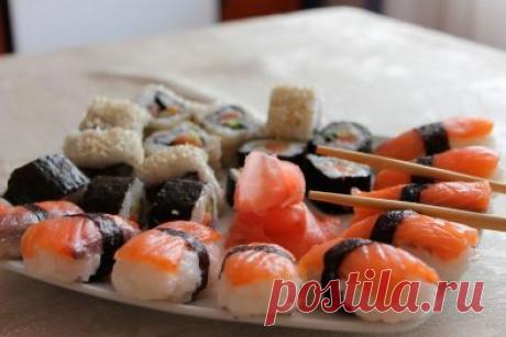 Суши в домашних условиях, классический рол с лососем, филадельфия | ХозОбоз