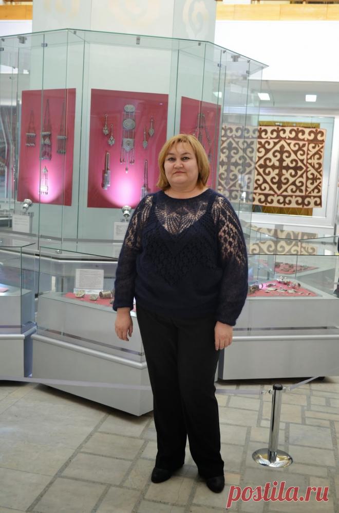 Мохеровая блуза с рукавами летучая мышь.