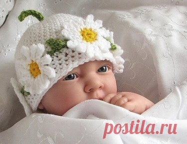 Вяжем летние шапочки для малышей. Несколько идей и схем