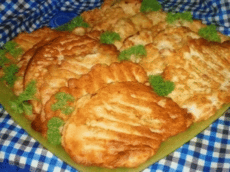 Вкусные, тонкие отбивные с луком
Продукты:
Филе куриное — 700 гр
Яйцо куриное (для кляра) — 4 шт
Майонез (для кляра) — 3 ст. л.
Сметана (для кляра) — 3 ст. л.
Соль (по вкусу)
Перец черный (по вкусу)
Мука (с горкой,для кляра) — 4 ст. л.
Приготовление:
Куриное филе нарезать на куски и отбить. Посолить, поперчить и отложить пока.
Делаем кляр... На средней терке натереть большую луковицу (можно измельчить в блендере). Добавить яйца, майонез, сметану, соль и перец. Постепенно д...