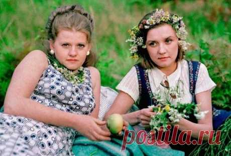 Советские актрисы, сыгравшие роли далеко не по возрасту Актёр очень специфическая профессия и человек, выбравший эту профессию должен быть готов ко всему. Ему придётся толстеть до безобразия и худеть до костей, быть смешным и нелепым на экране, а также уча…
