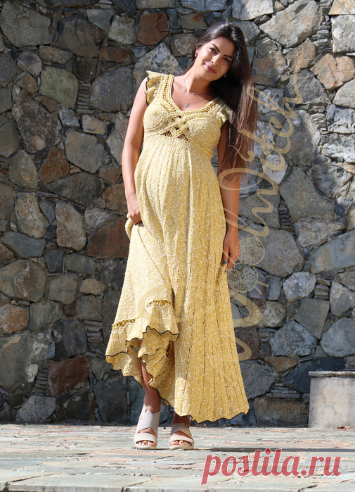 Второе платье из коллекции для беременных.