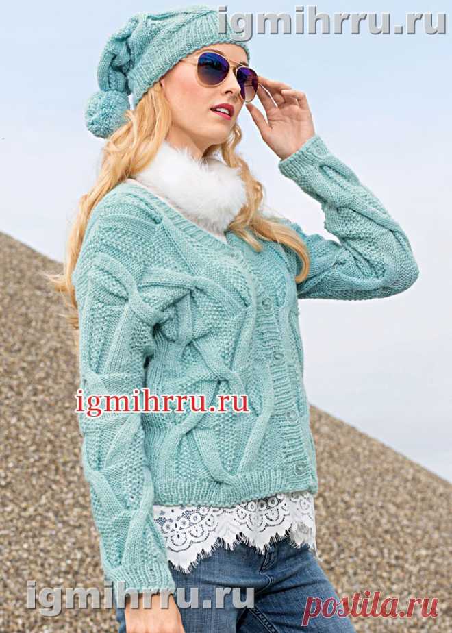 Теплый комплект мятно-голубого цвета: жакет и шапка с «косами». Вязание спицами
