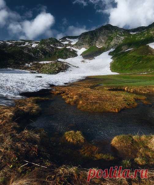Рождение реки Ачипсе, Кавказ. Автор фото – Leschinskaya Tania: nat-geo.ru/photo/user/294700/