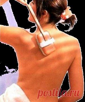 Сухая щетка поможет бороться с целлюлитом.