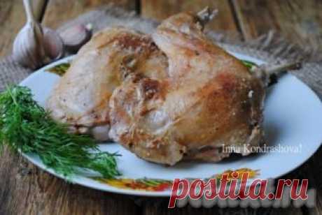 Кролик, тушеный в сметане с чесноком Сегодня хочу рассказать, как вкусно приготовить тушеного кролика в сметане с чесноком. Блюдо готовится очень просто, а мясо получается нежным, сочным, со сливочным вкусом. Такое мясо прекрасно сочетается с любым гарниром...