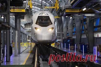 Французский производитель скоростных поездов продал долю в российском бизнесе. Французский концерн Alstom, производивший скоростные поезда «Аллегро», продал 20 процентов акций «Трансмашхолдинга» (ТМХ) российским акционерам. Об этом сообщил гендиректор компании из РФ Кирилл Липа. По его словам, компания перерегистрируется с Кипра в Москву в ближайшие месяцы.