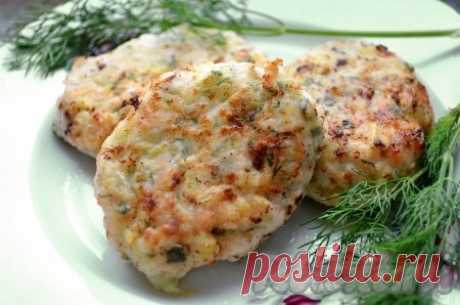 Куриные котлеты с кабачком - рецепт с фото Куриные котлеты с кабачком получаются очень нежными и сочными. Они прекрасно подходят для детского и диетического питания.