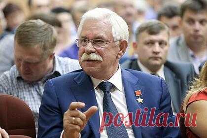 Руцкой рассказал об отъезде Горбачева из Фороса в августе 1991. Бывший вице-президент России Александр Руцкой, который в начале 1990-х был народным депутатом РСФСР и членом президиума Верховного Совета, рассказал, как вывозил единственного президента СССР Михаила Горбачева из его резиденции в Форосе во время попытки госпереворота в 1991 году. Об этом сообщают «Известия».