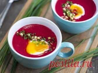 Студена супа от червено цвекло С наситен цвят и богат вкус