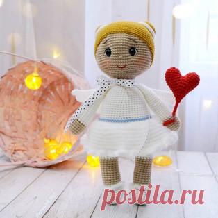 Куколка Ангелок амигуруми. Схемы и описания для вязания игрушек крючком! Бесплатный мастер-класс от Евгении Трифоновой по вязанию куколки в виде ангела крючком. Высота вязаной игрушки примерно 25 см. Для изготовления такой…