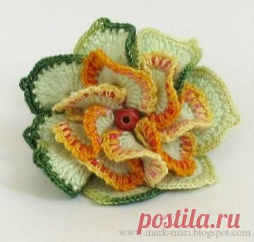 Вяжем крючком цветочек