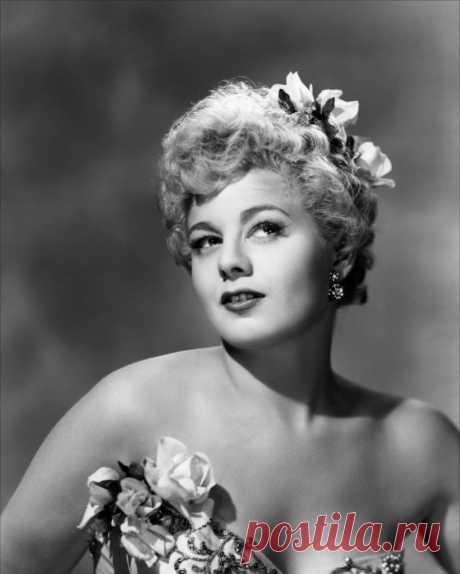 Шелли Уинтерс (Shelley Winters)
-18 августа, 1920 • 14 января 2006