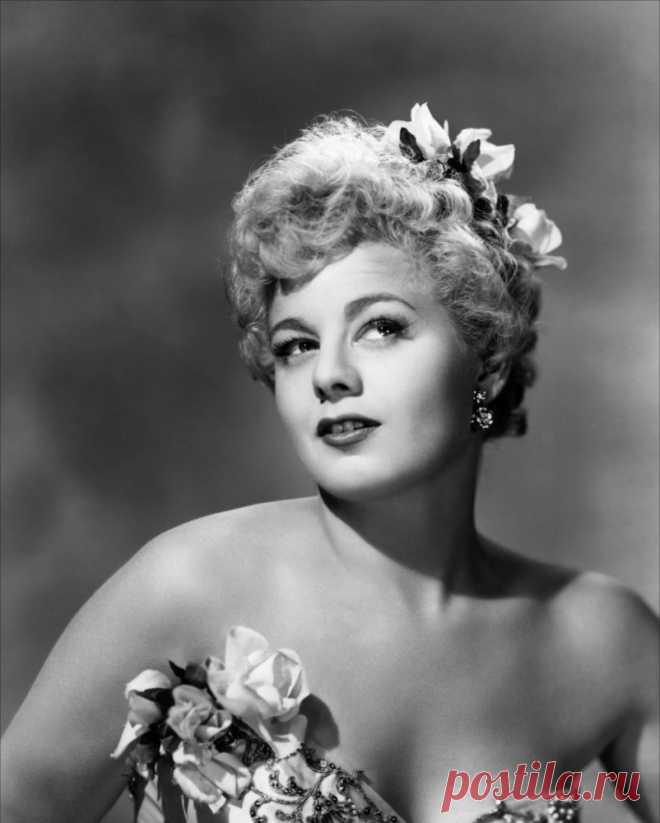 Шелли Уинтерс (Shelley Winters)
-18 августа, 1920 • 14 января 2006