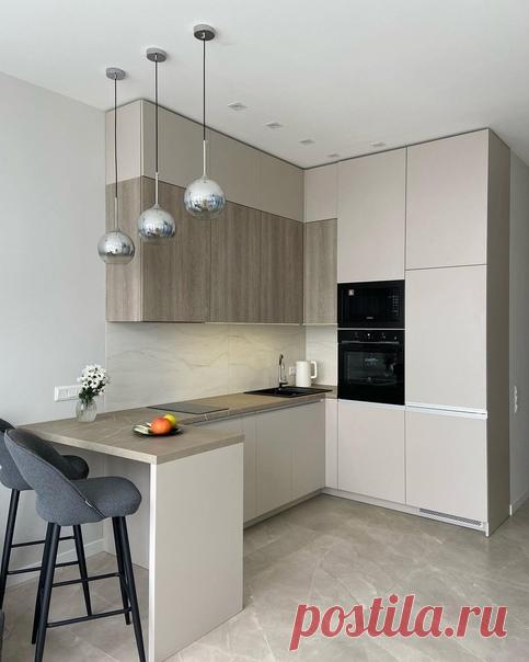 Простая кухня в студии. Сделали с закрытыми фасадами!