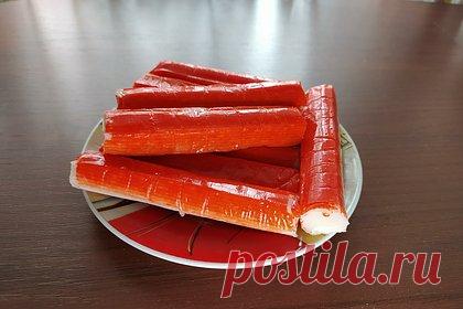 Названа единственная польза крабовых палочек. Некоторые крабовые палочки нельзя считать рыбным продуктом, поскольку нередко в них вместо рыбного фарша используют соевый протеин, рассказала и. о. декана факультета естественных наук Государственного университета просвещения Ирина Лялина. Но пользу не принесут и крабовые палочки из рыбы, уточнила она.