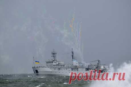 ВМС Украины раскрыли подробности аварии с военным кораблем в Черном море. Военный корабль U-811 «Балта», который потерпел бедствие в Черном море, цел, идет операция по его возврату в пункт постоянного развертывания, рассказали в военно-морских силах Украины. «Угрозы жизни личного состава нет. Угрозы потери судна нет», — добавили украинские военные.