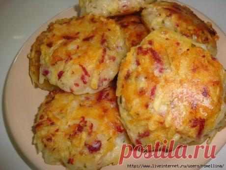 Драники с ветчиной, сыром и зеленью