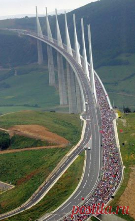 The tallest bridge in the world - the Millau Bridge, France  
|  Pinterest: инструмент для поиска и хранения интересных идей