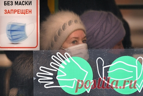 Среди россиян из-за омикрона повысился спрос на маски и респираторы. Из-за распространения омикрон-штамма COVID-19 среди россиян повысился спрос на медицинские маски и респираторы. Так, за первую рабочую неделю января в России купили в два раза больше масок, чем за январские каникулы. Всплески спроса на средства индивидуальной защиты (СИЗ) не так высоки, как в самом начале пандемии.