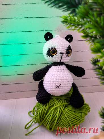 PDF Панда крючком. FREE crochet pattern; Аmigurumi toy patterns. Амигуруми схемы и описания на русском. Вязаные игрушки и поделки своими руками #amimore - панда, медведь, маленький медвежонок панды, мишка.