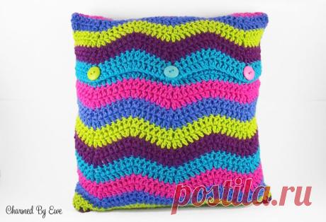 Free Crochet Pattern: Ripple Pillow Cover (16″) | Charmed By Ewe