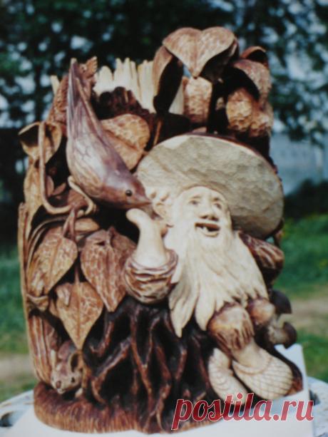 Деревянная ваза для мелких вещей вырезана из одного куска дерева. Размеры: 26 х 20 х 18 см. Продана. Заказы принимаются. Цена 30000 руб.