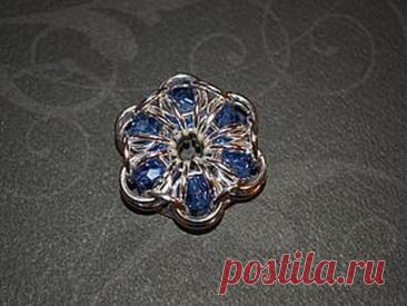 Кольчужный цветок с бусинами: мастер-класс Кольчужный цветок с бусинами: мастер-классСамое трудное &mdash; это подобрать размеры колец и бусин. Бусина должна примерно на 0,5 мм. быть меньше внутреннего диаметра кольца.1. Подготовьте 12 закрытых колец, остальные оставьте открытыми.
&nbsp;2. Наденьте 12 закрытых колец на 1...