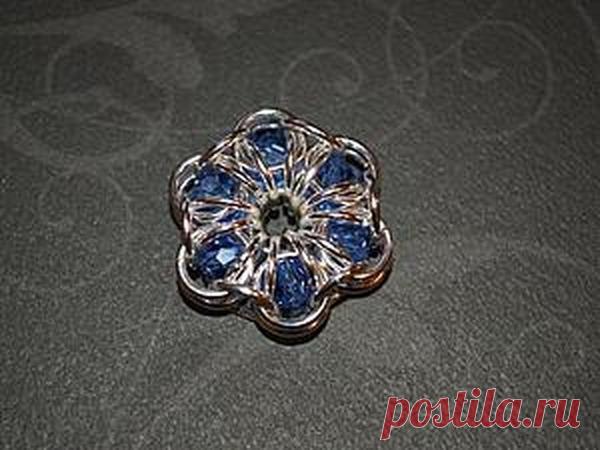 Кольчужный цветок с бусинами: мастер-класс Кольчужный цветок с бусинами: мастер-классСамое трудное — это подобрать размеры колец и бусин. Бусина должна примерно на 0,5 мм. быть меньше внутреннего диаметра кольца.1. Подготовьте 12 закрытых колец, остальные оставьте открытыми.
 2. Наденьте 12 закрытых колец на 1...