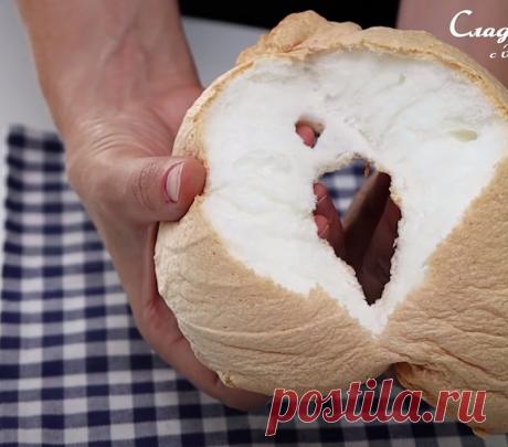 Облачный хлеб - это модная закуска с лёгкой и воздушной структурой.