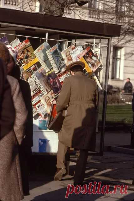 20vek.com: 1983. Москва. У киоска 