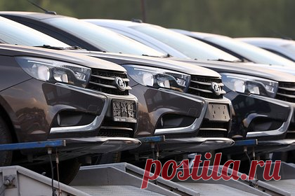 «АвтоВАЗ» назвал объем выпуска Lada Granta. В текущем году в производственных планах «АвтоВАЗа» выпуск 200 тысяч автомобилей Lada Granta, самой продаваемой и бюджетной модели в линейке предприятия, заявил президент автопроизводителя Максим Соколов. По его словам, конвейеры завода работают с высочайшей производительностью, а уровень автоматизации очень высок.
