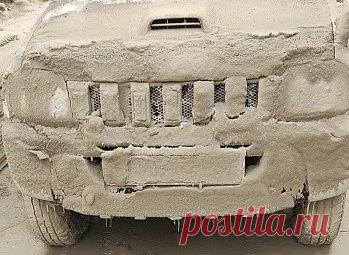 Оценены последствия извержения вулкана на Камчатке для автовладельцев. После выброса пепла в результате извержения вулкана Шивелуч на Камчатке автовладельцам придется менять воздушные фильтры. Последствия природного инцидента оценил автоэксперт Петр Шкуматов. Специалист рекомендовал обращать внимание на поведение автомобиля и контролировать температуру охлаждающей жидкости.