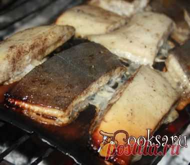 Камбала "Горячего копчения" на дощечке на мангале фото рецепт приготовления