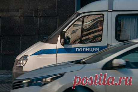 Россиянин изнасиловал в квартире подругу и попал под суд. В Карелии суд рассмотрит дело 45-летнего местного жителя, изнасиловавшего знакомую. Вечером в апреле пьяный фигурант в коммунальной квартире города Сегежа напал на подругу и надругался над ней. Женщина смогла вырваться, сбежать и обратиться в полицию. Насильника сражу же задержали.
