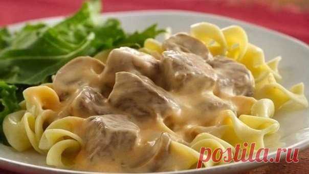 Популярное блюдо русской кухни – Нежный бефстроганов, приготовленный в мультиварке