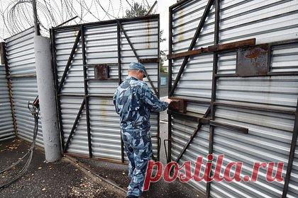 Двум российским экс-следователям выбрали наказание за расправу во время драки. В Челябинске гособвинение запросило наказание для двух бывших следователей регионального следственного управления Следственного комитета России (СКР). Кирилл Зубков и Дмитрий Зыков обвиняются в расправе над мужчиной во время драки. Зубкова хотят отправить в колонию строгого режима на восемь лет.