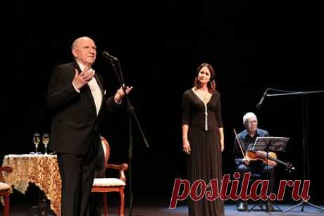 В Ивановской области прошел международный фестиваль камерных театральных форм. V Международный фестиваль камерных театральных форм «Островский-Fest» открылся в Кинешме Ивановской области. Рассказывая о мероприятии, актер, художественный руководитель Московского Молодежного камерного театра Артем Серов указал, что главная миссия фестиваля — напомнить публике о незаслуженно забытом поэте.