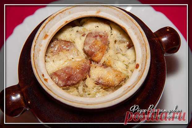 Мядзведзь - блюдо белорусской кухни из картофеля Мядзведзь — по белорусски — медведь.
Это белорусское блюдо, основным ингредиентом которого является картофель. Готовить его лучше всего в большом глиняном горшке или же в порционных горшочках.
Бывает …