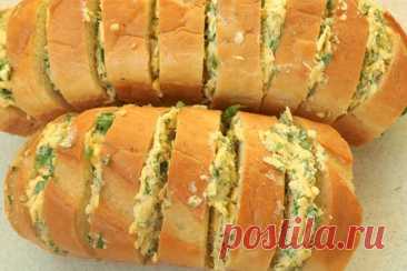 Запечённый батон с чесноком и сыром — Домашний уют
