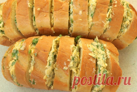 Запечённый батон с чесноком и сыром — Домашний уют