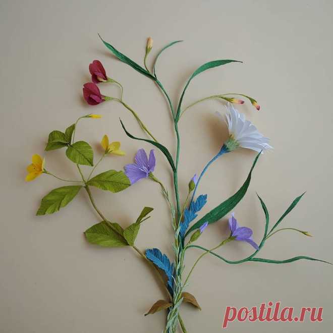Reading 'Mrs. Delany & Her Circle'. In it, there's a charming watercolor by Georg Dionysius Ehret, 'Study of English Wildflowers of Field and Wood'. Love how some of the things are not quite to scale.  Here's a crepe version - even less faithful to Nature :  Crimson grass vetch. Perennial blue flax. Yellow pimpernel. "The greater daisy or ox-eye." #botanicalart #wildflowers #paperflowers #crepepaper Not #projectdelany