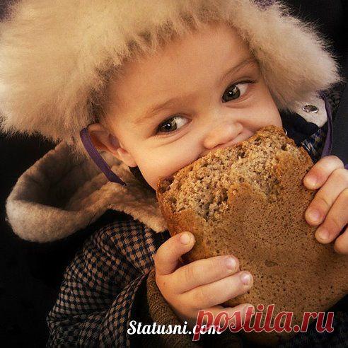 Звонок на детское радио: 
Моего длуга Селёзу завтла лодители везут в лагерь. 
Поставьте для него песенку «И сизый полетел по лагерям! )))