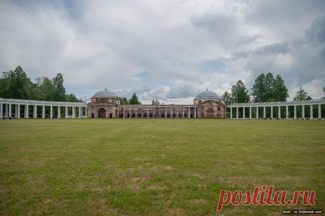 За разрушенной оранжереей находился плодовый сад.
   |  Усадьба ЗНАМЕНСКОЕ-РАЕК, Тверская область, Торжокский район - Летопись Русской Усадьбы