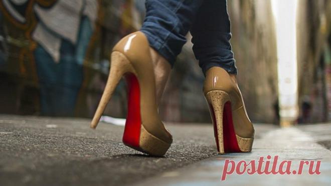 Как Ходить на Каблуках - Если каблук «уходит» слишком далеко назад, то ваше равновесие неизбежно нарушается. Если вы хотите чувствовать себя уверенно даже на самых умопомрачительно высоких каблуках...