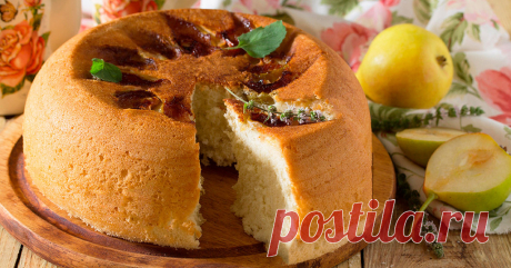 Как приготовить бисквит в мультиварке: 3 рецепта на любой вкус Любая мультиварка отлично справляется с выпечкой бисквита. Но используя различные модели, следует учитывать небольшие нюансы приготовления. Кроме того, чем опытнее хозяйка в обращении с этим кухонным комбайном, тем чаще она уходит в сторону от классического рецепта из приложенной к мультиварке книги и добавляет свои ингредиенты, уменьшает или увеличивает их объем. Получается еще вкуснее.