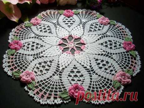 Вязание крючком салфетки схемы описания фото Вязание крючком сегодня обрело второе дыхание. К числу наиболее популярных относят салфетки - их легко вязать и учиться мастерству одновременно. В статье предлагаются схемы и описания с фото.