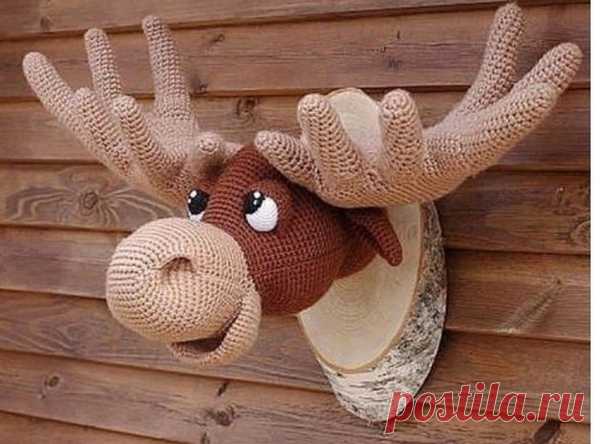 Подарок охотнику

#лось_крючком@knit_toyss, #крючком_игрушка@knit_toyss

Голова лося. Трофей, одобренный Гринписом.
Автор: Ле-лиса

Забирайте в копилочку, пригодится.

Источник: https://stranamasterov.ru/node/890754