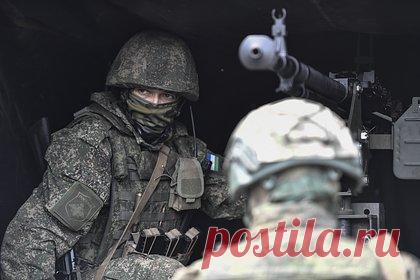 Сбитый украинский беспилотник врезался в многоэтажку в Туле. Один из жильцов дома получил ранение. Сбитый украинский беспилотник, потеряв управление, врезался в многоквартирный жилой дом в Туле, пострадал житель. Об этом сообщил губернатор российского региона Алексей Дюмин. Дюмин отметил, что серьезных повреждений в доме не зафиксировано, пострадало остекление трех квартир, которое в скором времени восстановят.