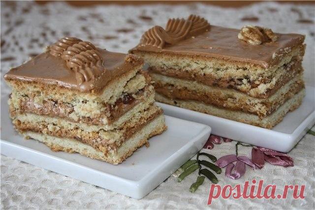 Торт "Ленинградский". 
=для песочных коржей:
 
мука 500 г
масло сливочное 280 г
сахарный песок 200 г
яйца 2 шт.
сода 1/4 ч. л.
уксус для гашения
для шоколадного крема:
сливочное масло 290 г
сахарная пудра 144 г
сгущенка вареная 1 баночка
какао-порошок
кисленькое варенье
 
для глазури:
 
горький шоколад 1 плитка 100 г
сливочное масло 20 г